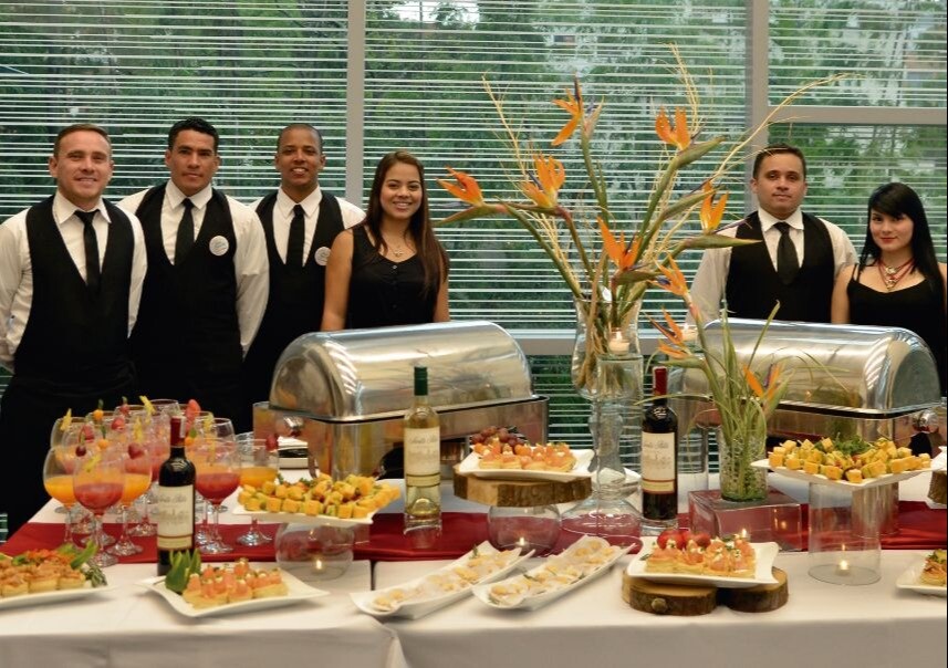 ¿DUDAS AL ELEGIR EL SERVICIO DE CATERING IDEAL PARA TU EVENTO?
